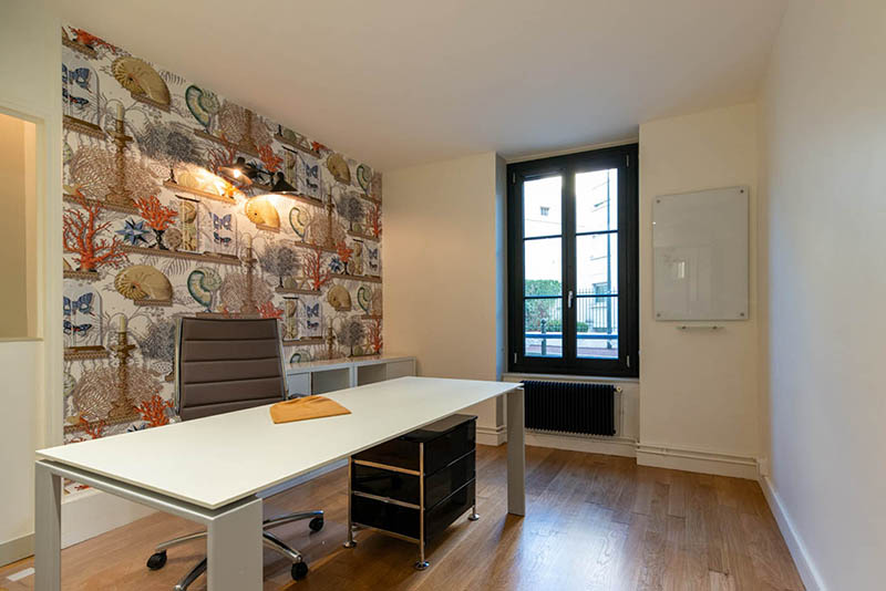 bureaux-swisslife-parquet-motif-papier-peint-renovation-projet-architecture-interieur