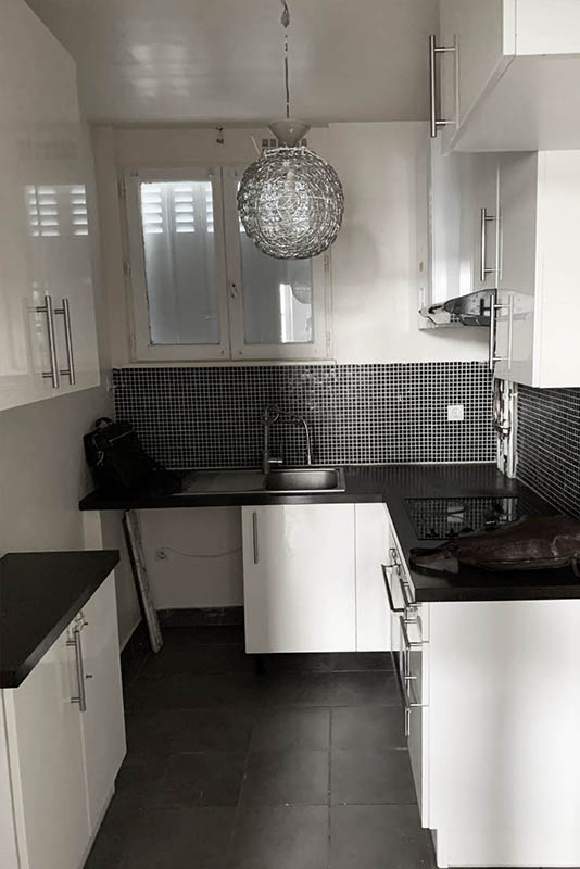 existant-cuisine-renovation-appartement-saint-germain-en-laye-bureaux-swisslife-noir-et-blanc